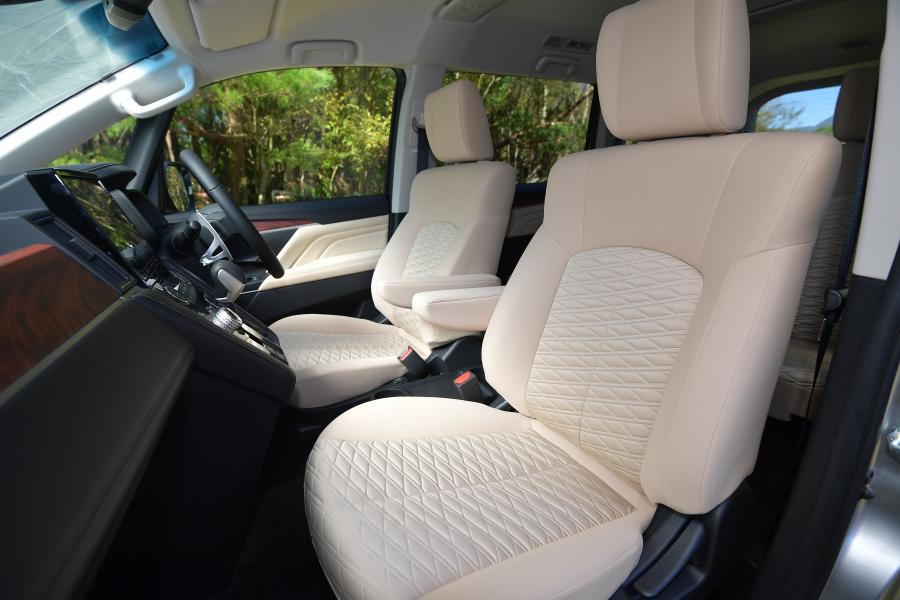Интерьер Mitsubishi Delica D:5 2018 года  (фото 40 из 43)